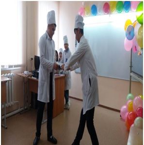 16.11. Қазақ тілі мен әдебиеті оқытушысы Қ.Б.Достанбекованың «Тіл- біздің байлығымыз» атты әдеби- сазды бағдарламасы өтті. ҚР гимні тыңдалып, кеш қазақ ұлттық биімен жалғасты.